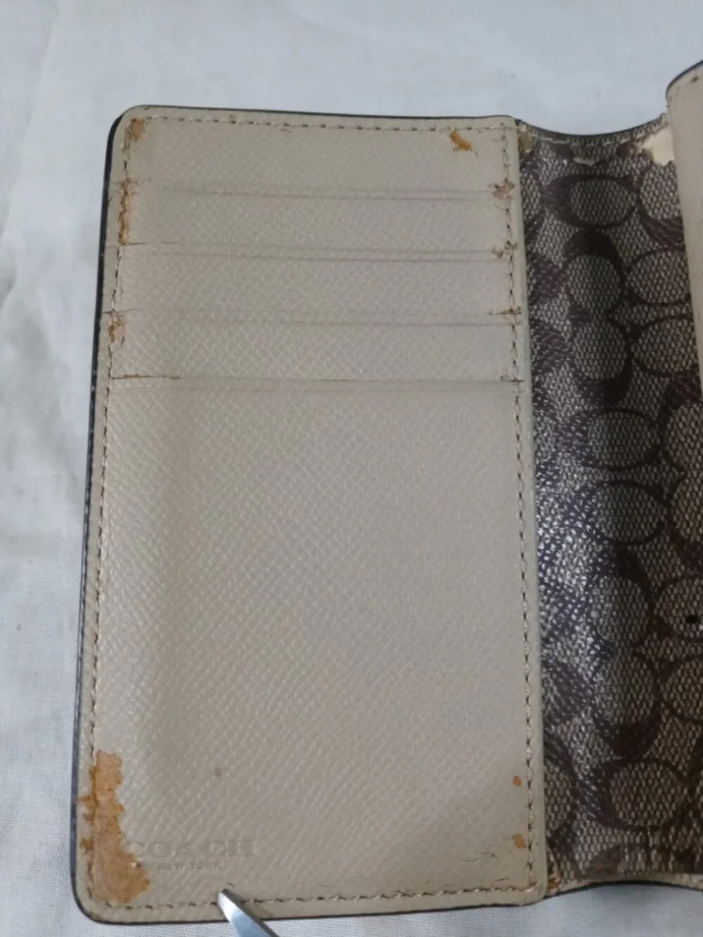 Coach New York Vintage Cute Leather Beige Women Zipper Wallet in Great Cond